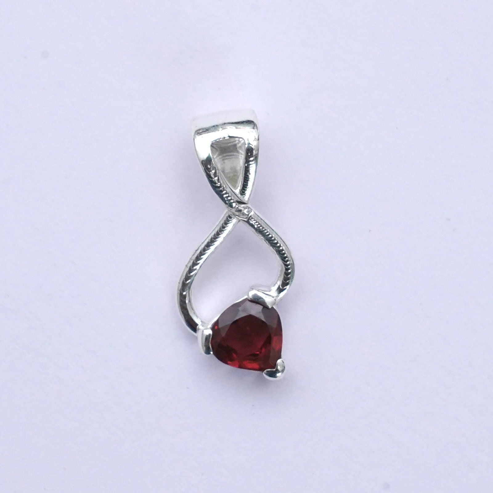 Elegant Pendant with Garnet Gemstone in 925 Silver