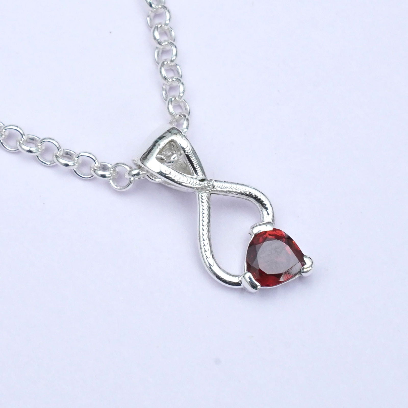 Elegant Pendant with Garnet Gemstone in 925 Silver