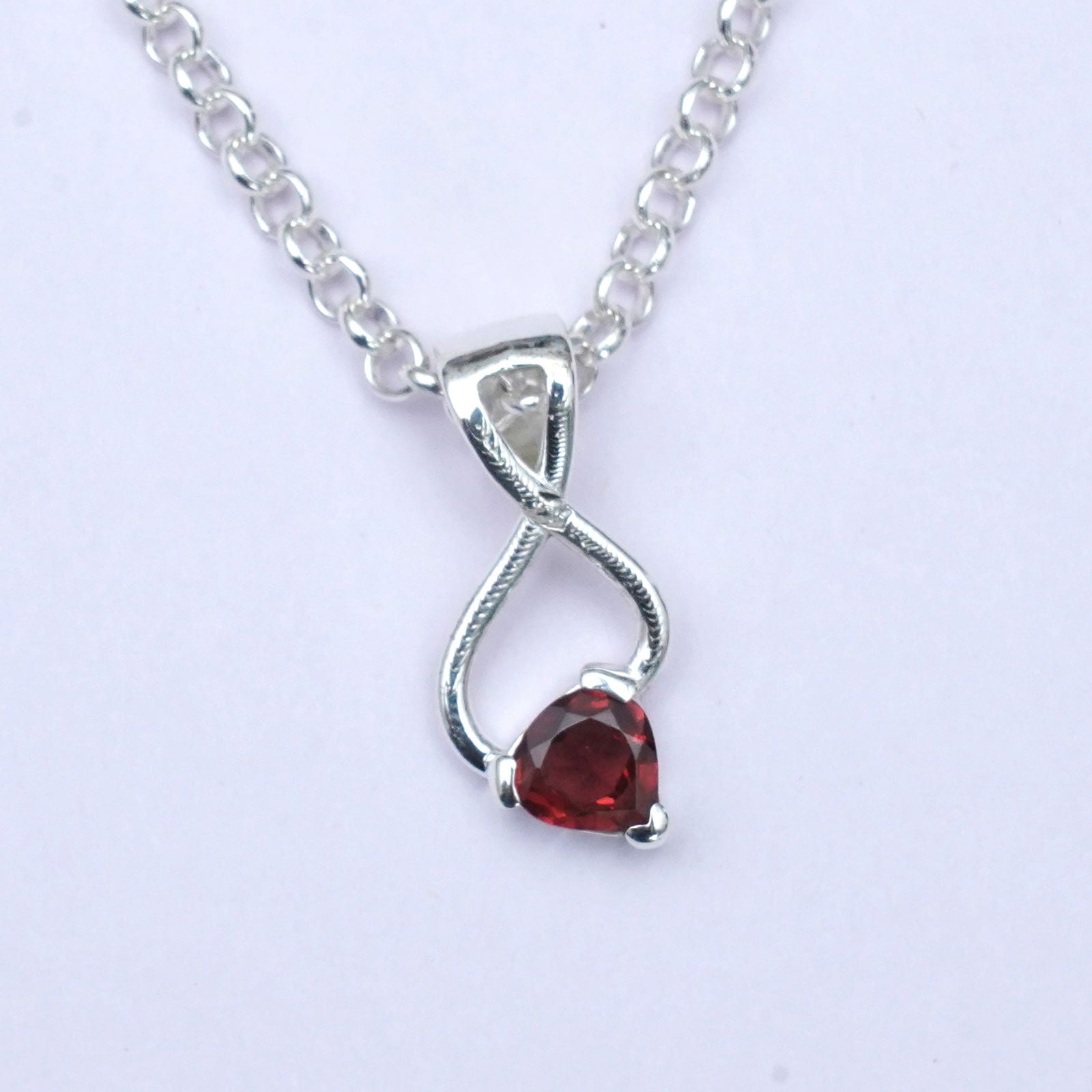 Elegant Pendant with Garnet Gemstone in 925 Silver