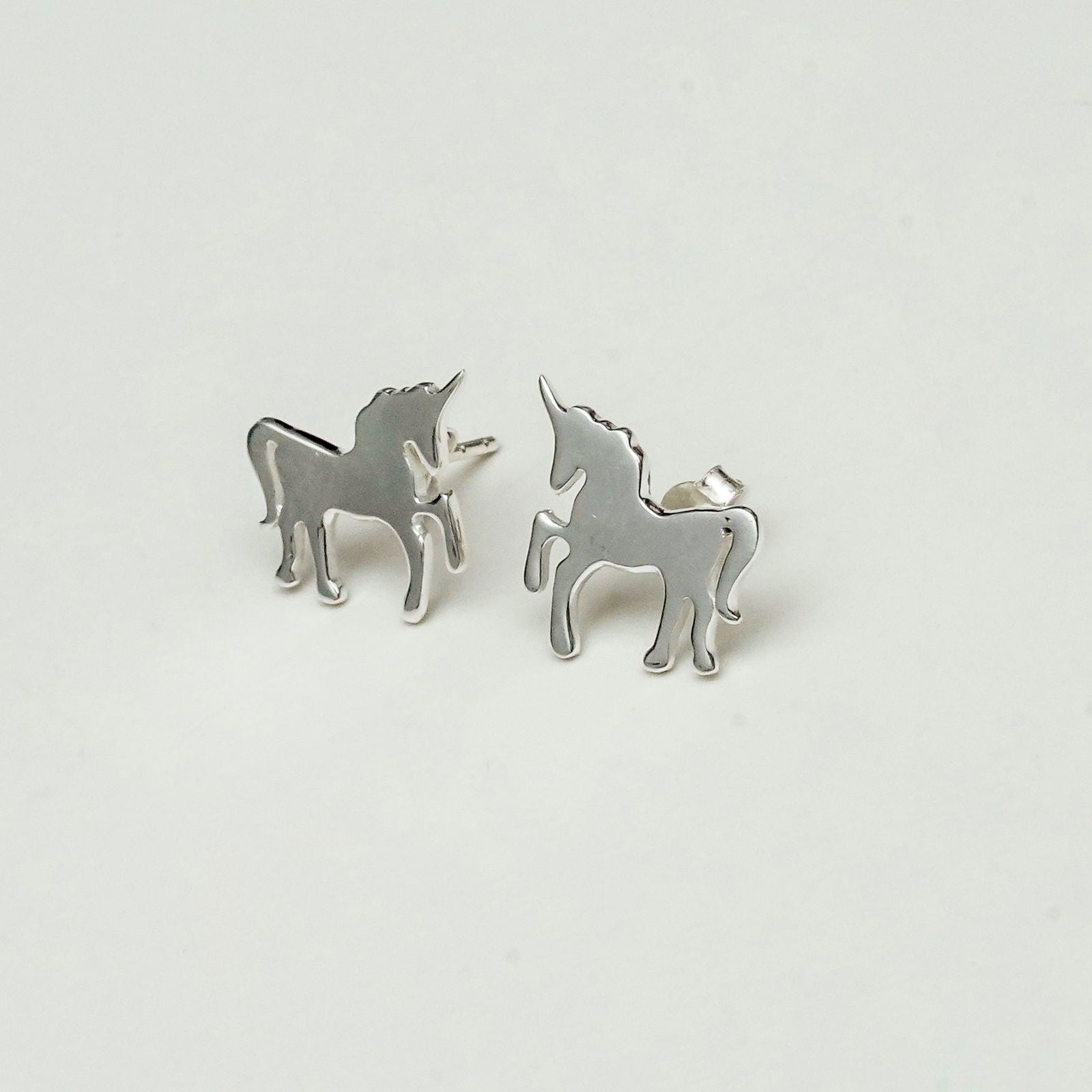Horse Minimalist Earring In 925 Sterling Silver