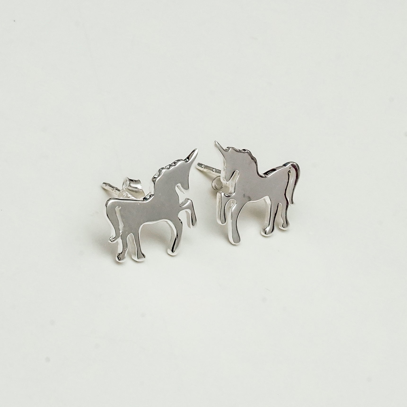 Horse Minimalist Earring In 925 Sterling Silver - Mohnaa Jewels