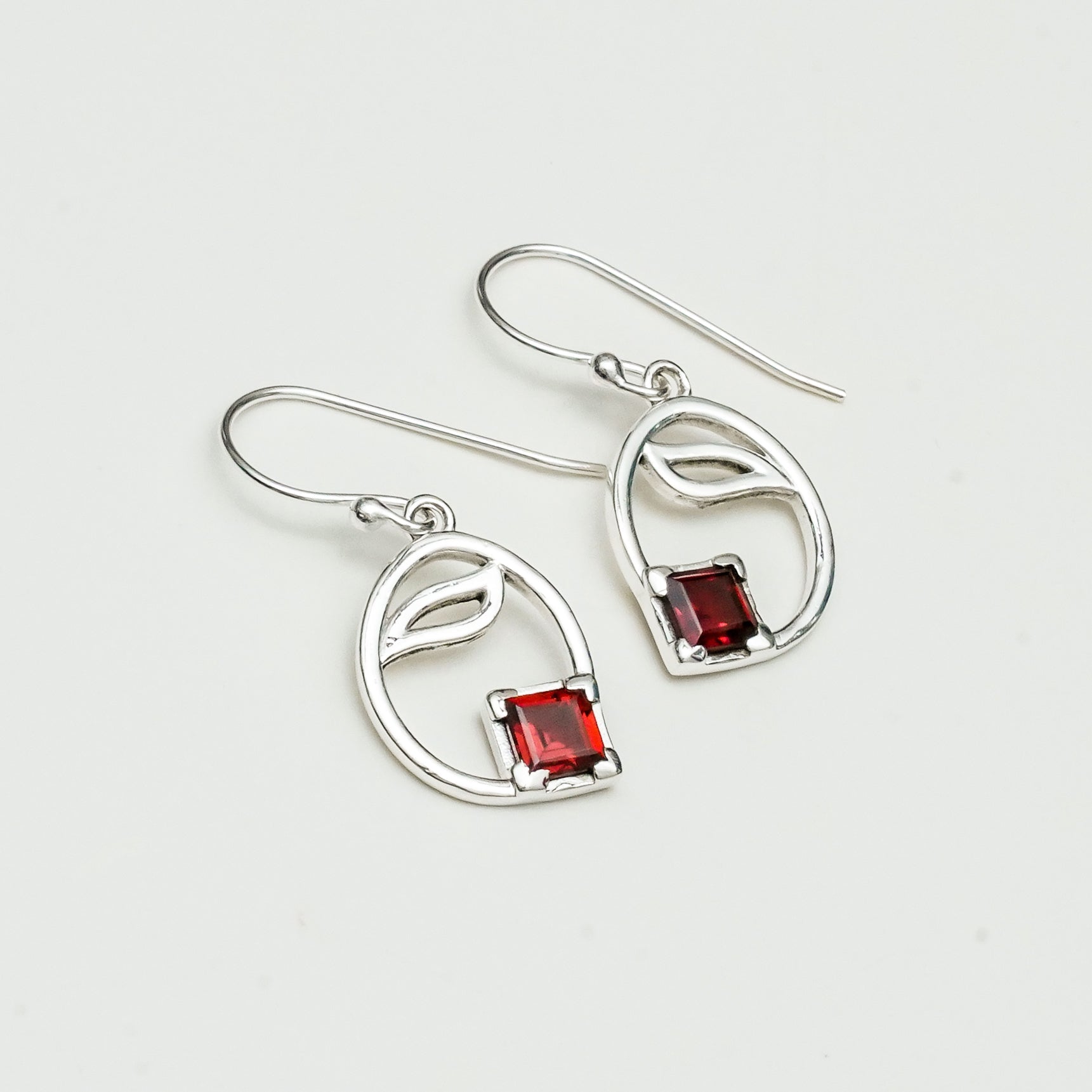 Simple Earrings With Garnet Gemstone in High Quality 925 Sterling Silver - Mohnaa Jewels