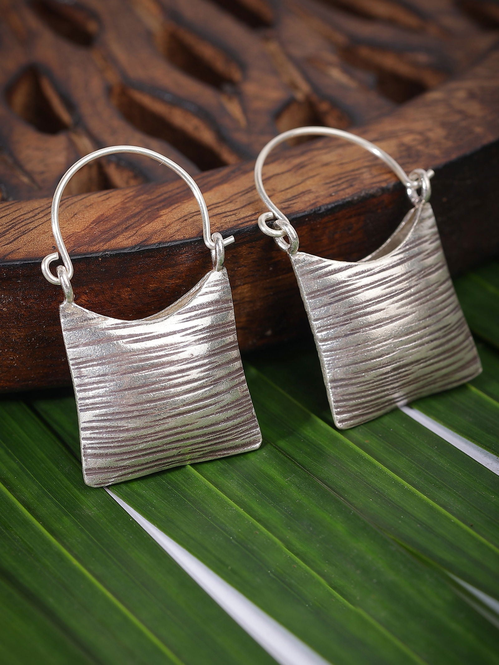 Mohnaa Basket Earring