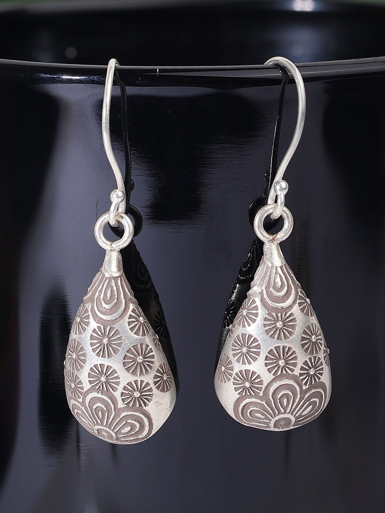 Mohnaa Sea Shell Earring