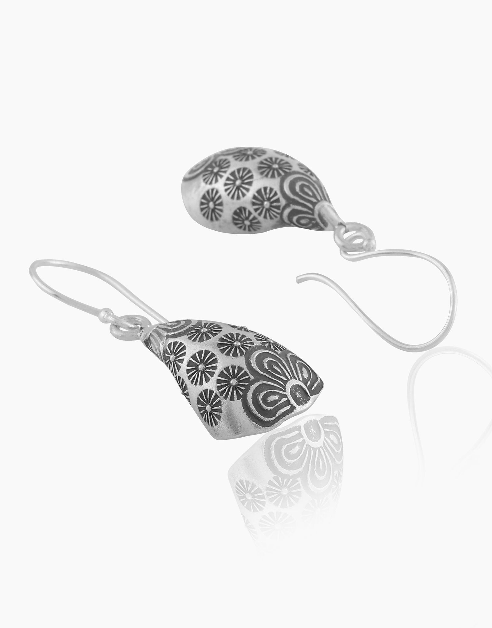 Mohnaa Sea Shell Earring