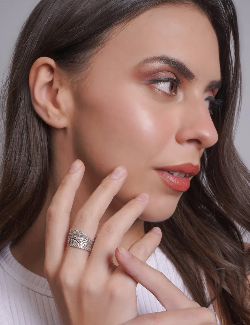 Mohnaa Sea wave thumb ring
