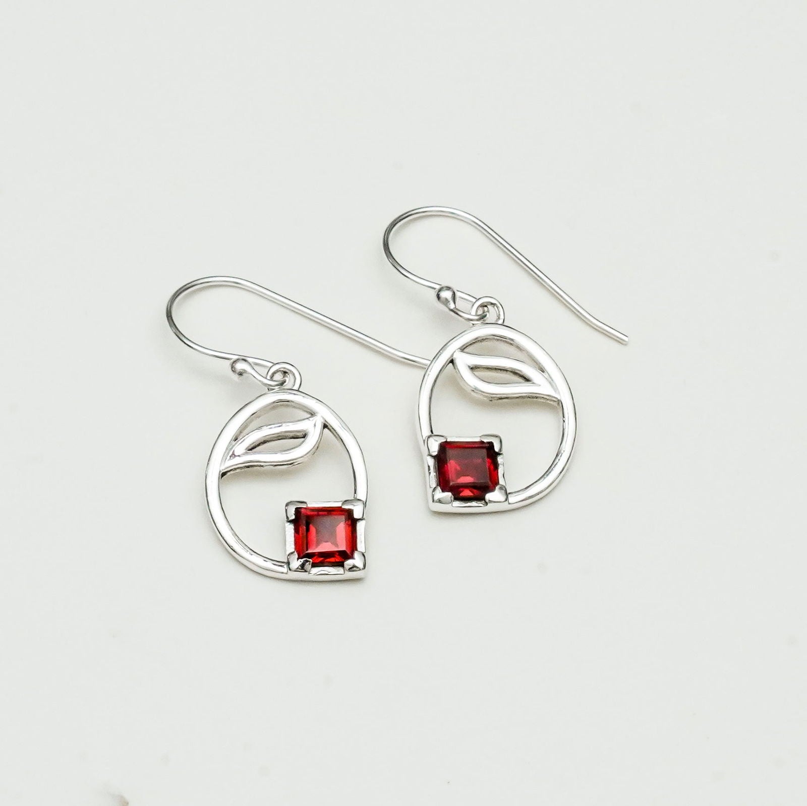 Simple Earrings With Garnet Gemstone in High Quality 925 Sterling Silver