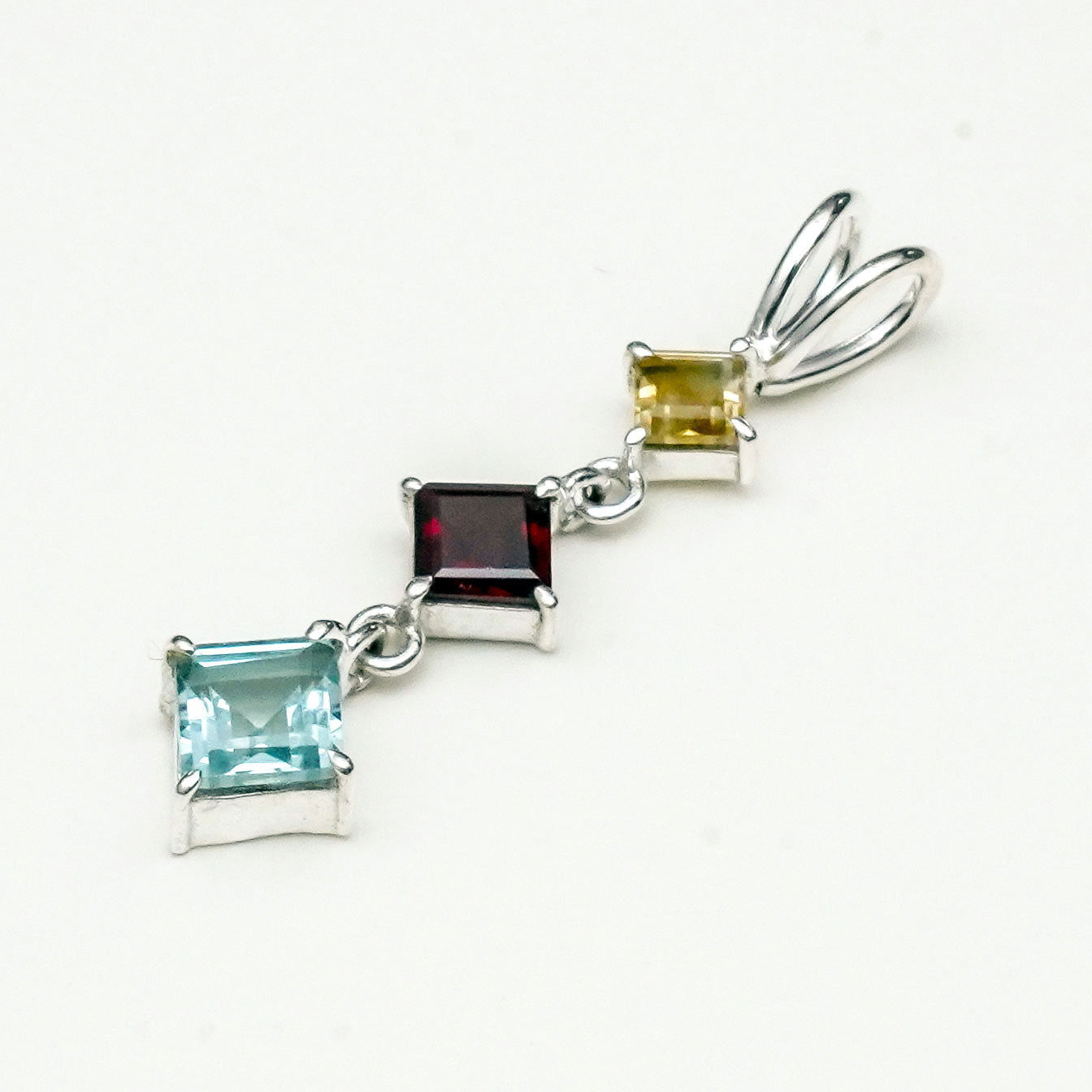 Simple Pendent With Multi Gemstone in 925 Silver Pendants