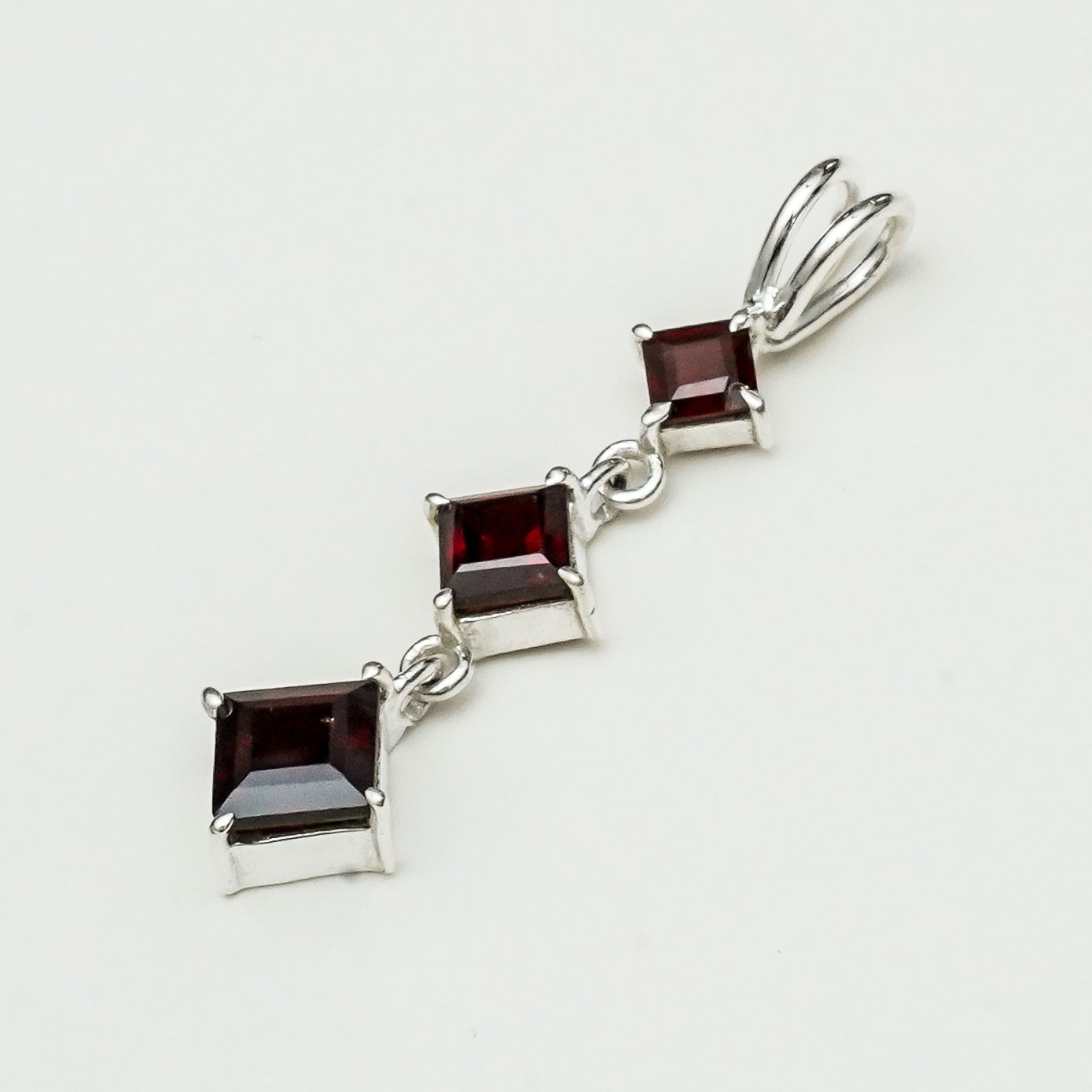 Simple Pendent with Garnet Gemstone in 925 Silver Pendants